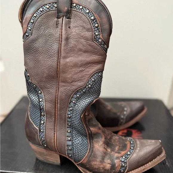 Freebird Rustic Brown and Black Boots - Picture 4 of 8